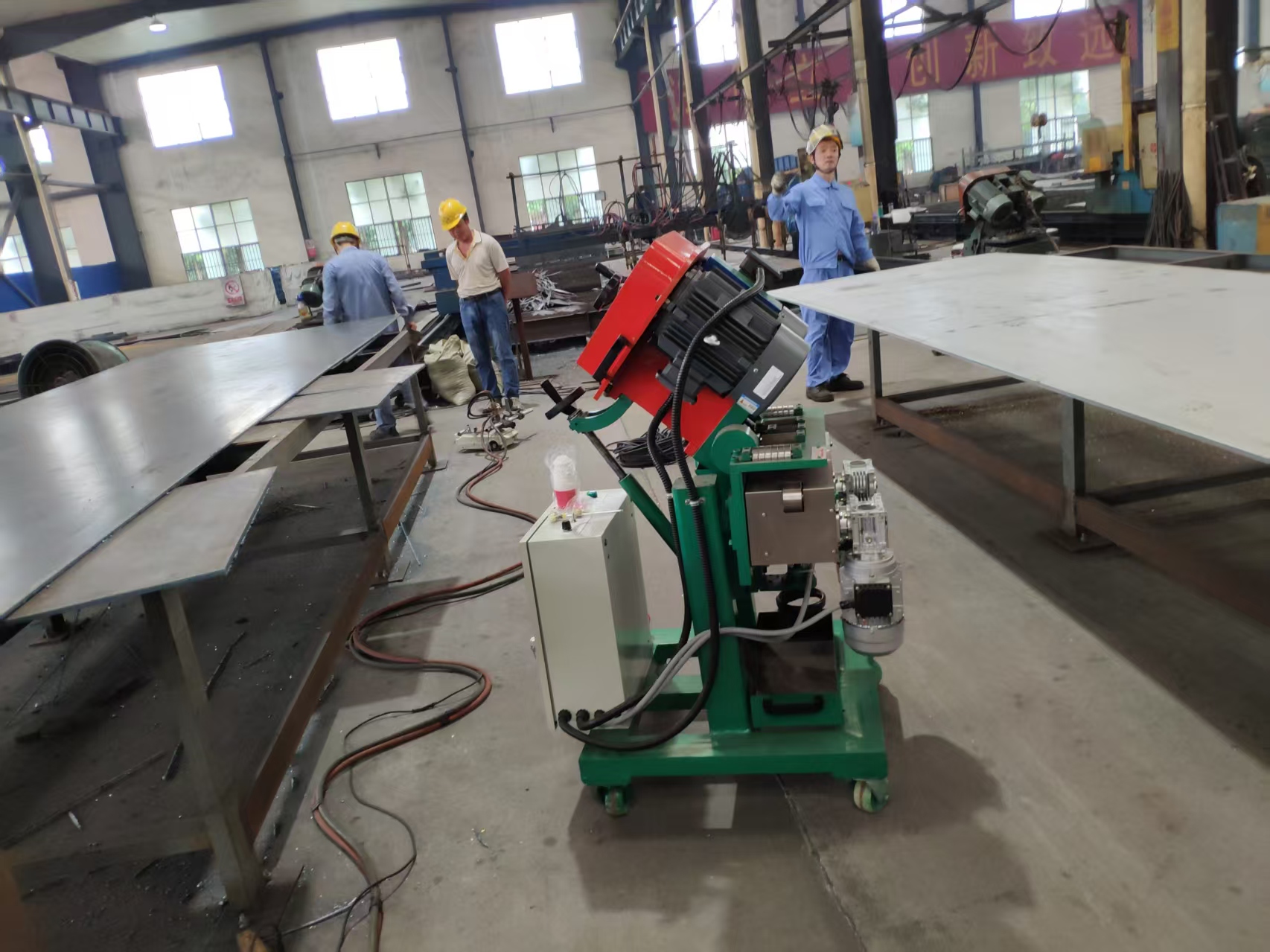  自動(dòng)行走坡口機(jī)